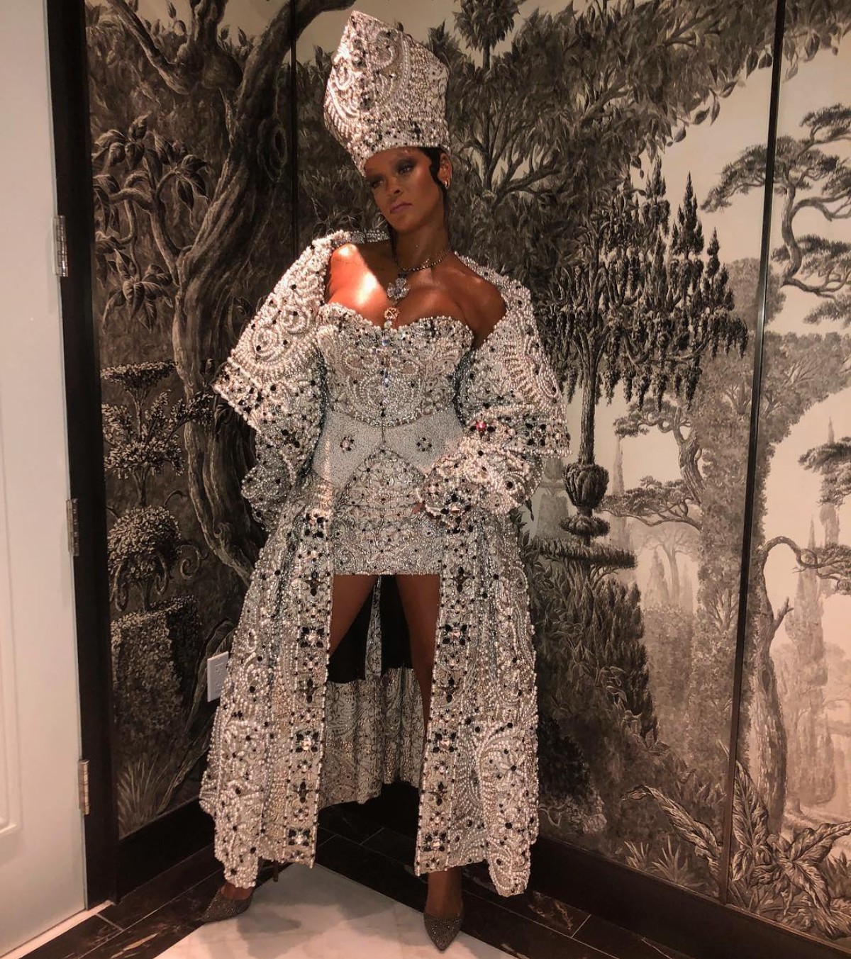 Rihanna Outfit 2018 Met Gala