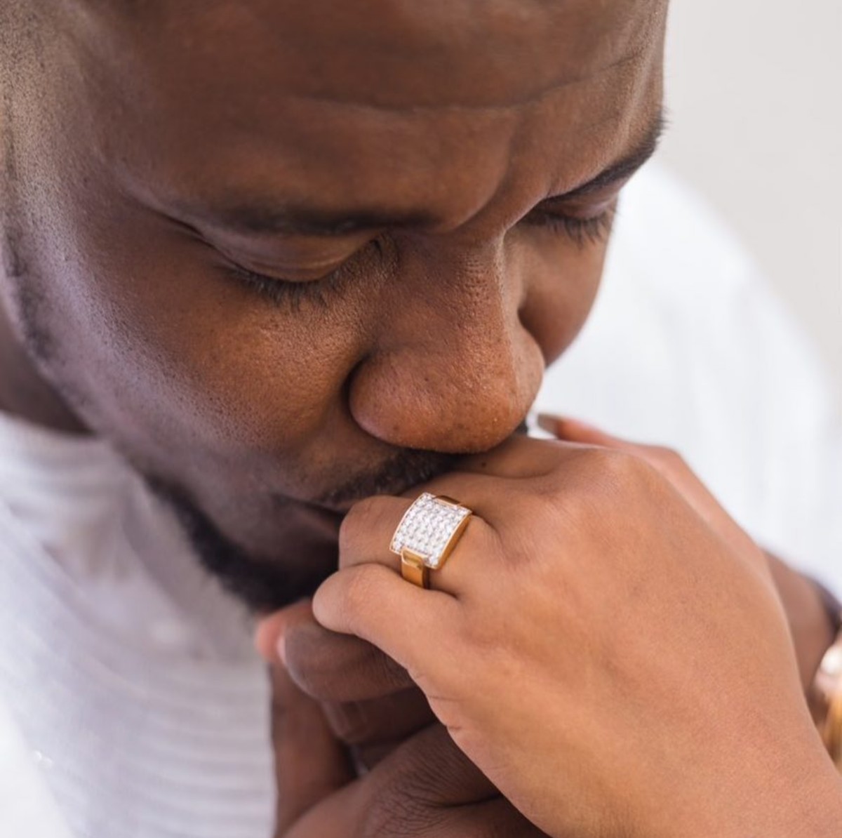 John Dumelo Gave His Wife This Diamond Ring (3)