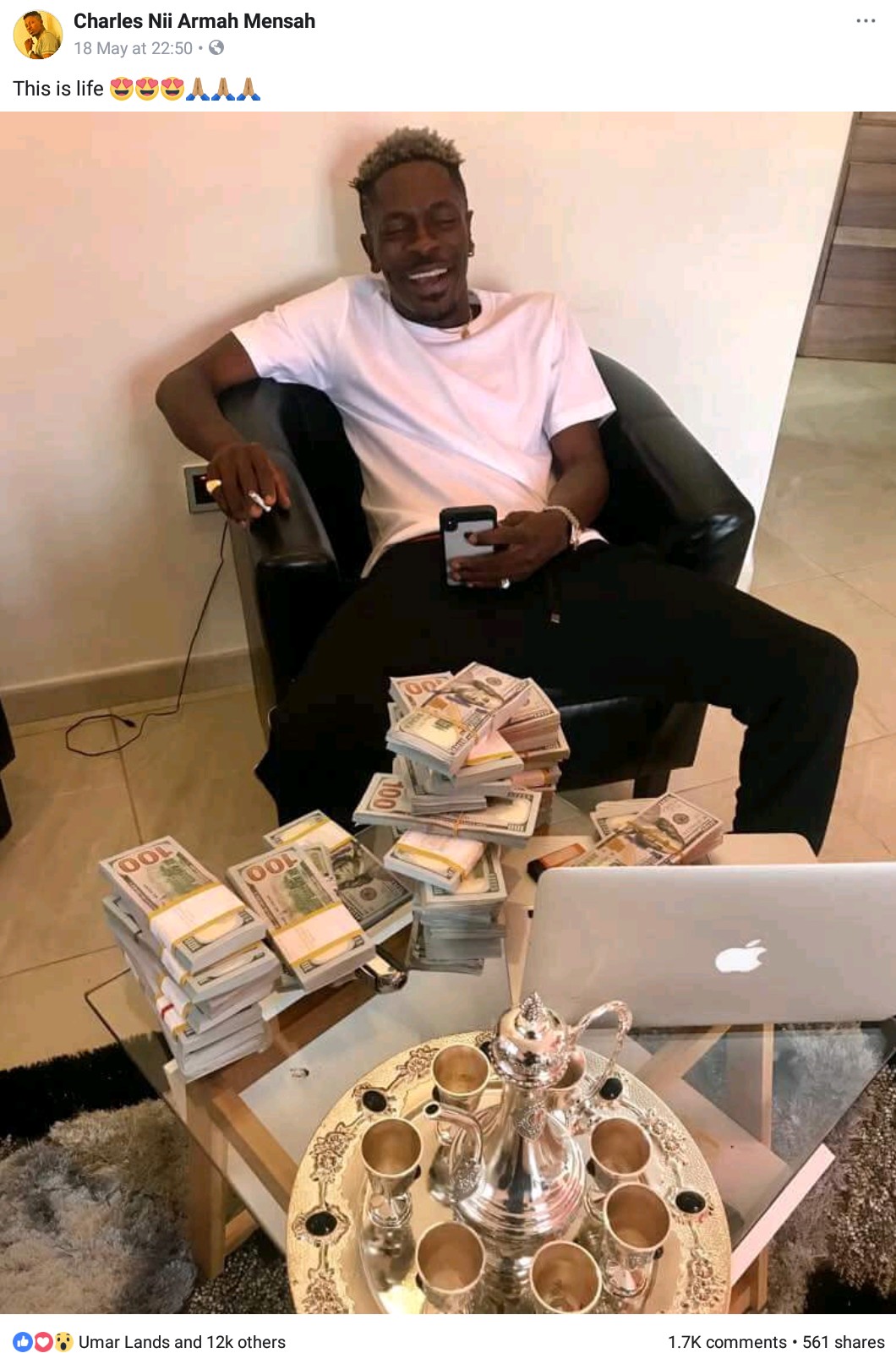 Shatta Wale Flashes Wads Of Cash (2)