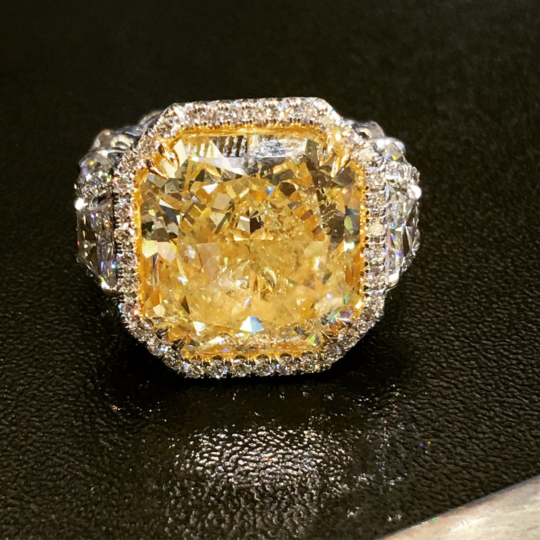 $5million 30-carat Diamond Ring Floyd Mayweather Gifted His Daughter (3)