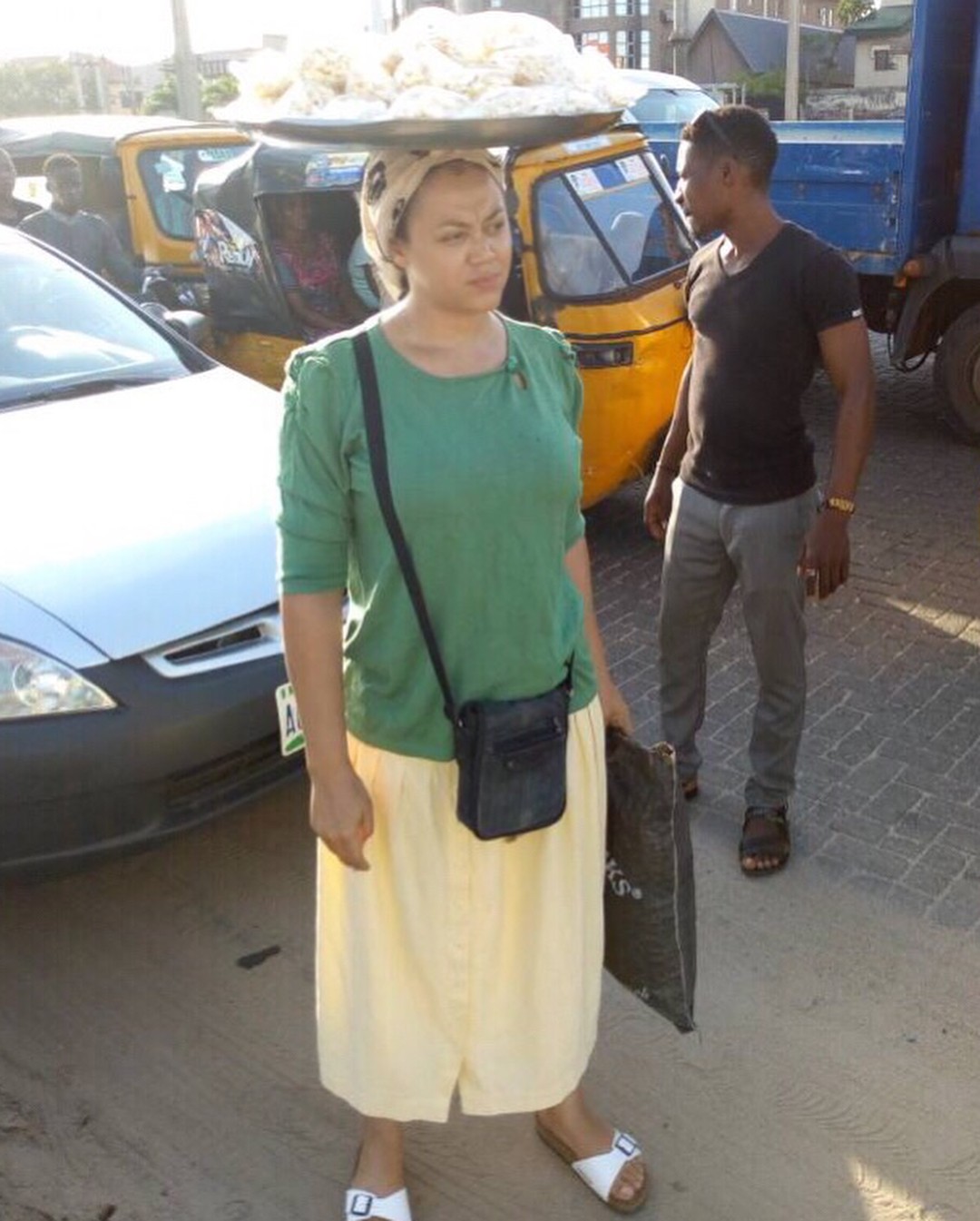 Nadia Buari Pictured Hawking On The Streets Of Lagos (3)