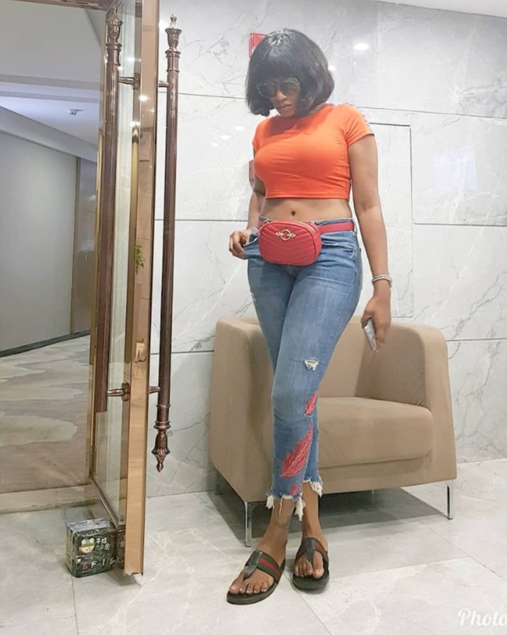 Oge Okoye Flashes Belly Button (4)