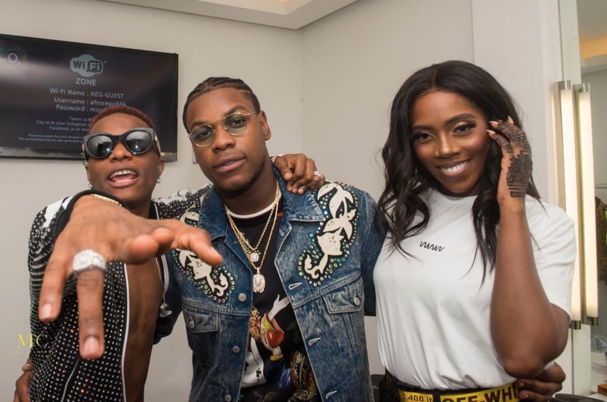 John Boyega Poses With Wizkid And Tiwa Savage (2)