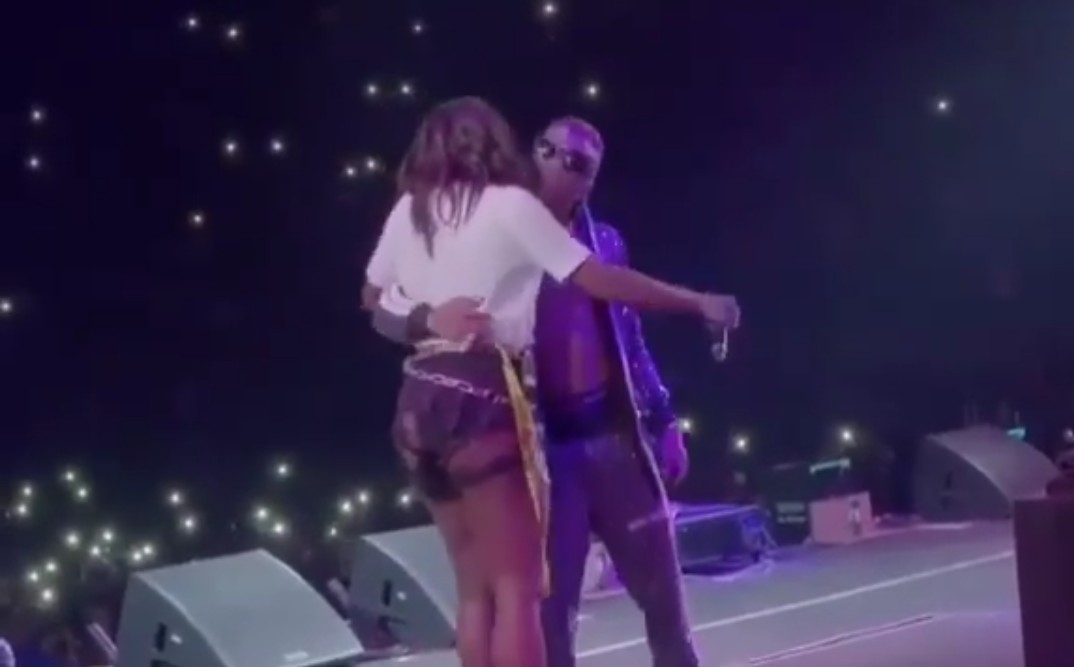 Wizkid And Tiwa Savage Sexy PDA Moment At The O2 Arena (5)