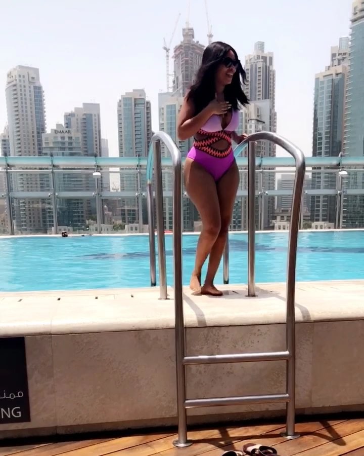 Onyii Alex Shows Off Her Curves In Swimwear (3)