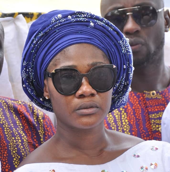 Mercy Johnson Weeps As She Buries Her Mother (2)