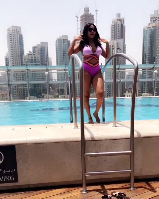 Onyii Alex Shows Off Her Curves In Swimwear (5)