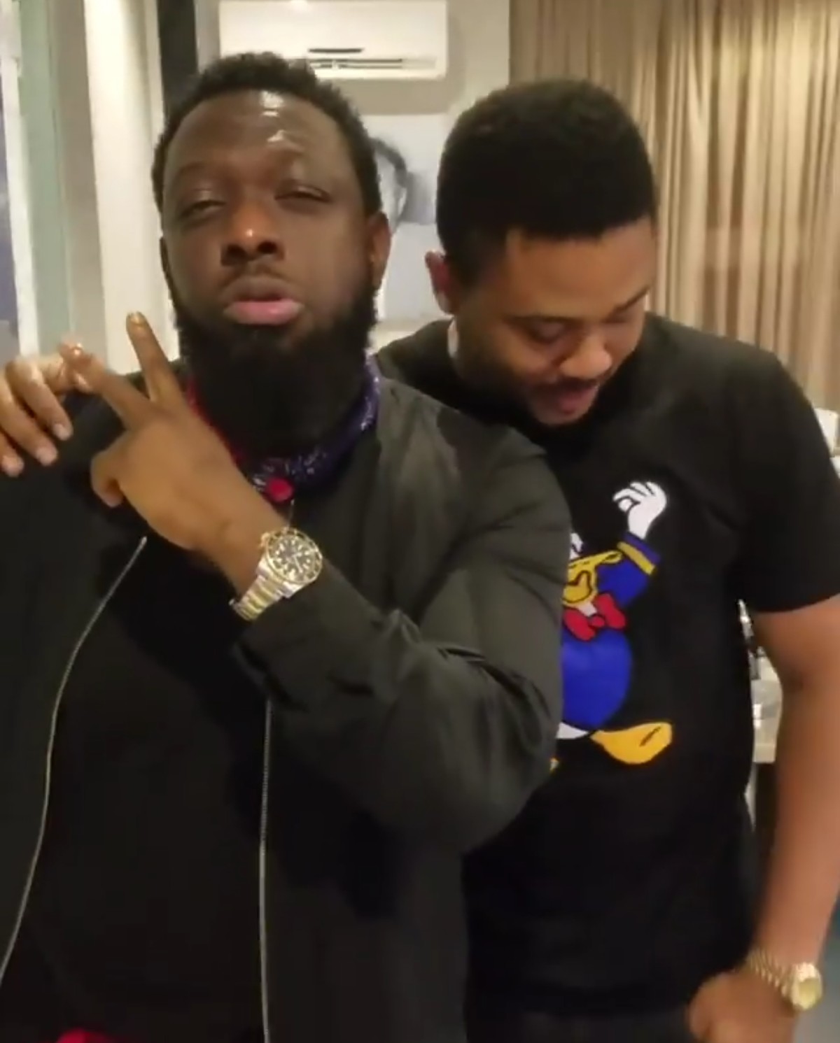 Mike Godson Chilling With Timaya At His Residence (4)