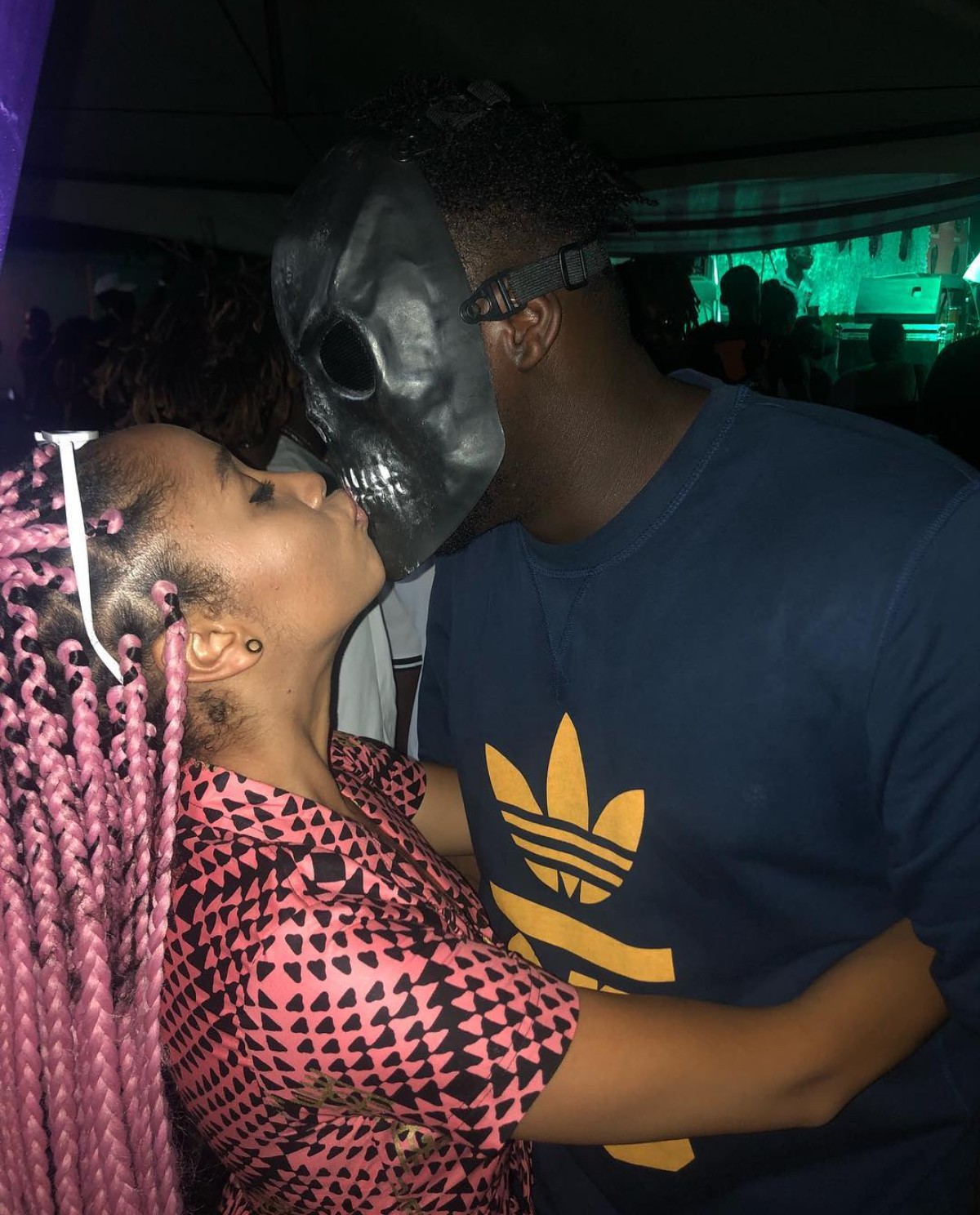 Sister Deborah Kissing Mask Wearing Medikal (3)