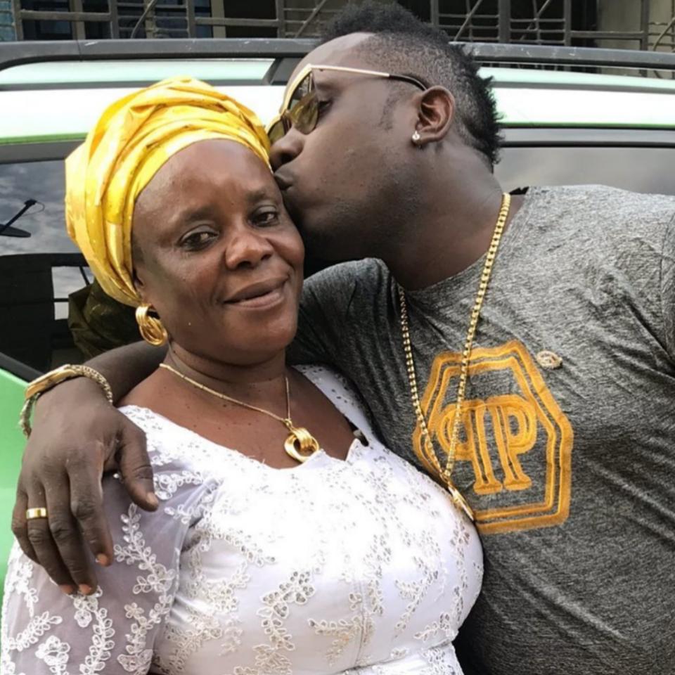 Duncan Mighty Celebrates His Mum With Kiss