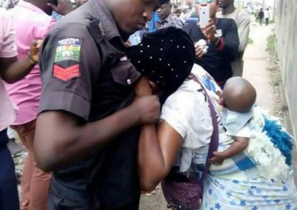Nigeria Police Officer Beats Up Married Woman Because Of Fifty Naira In Ibadan