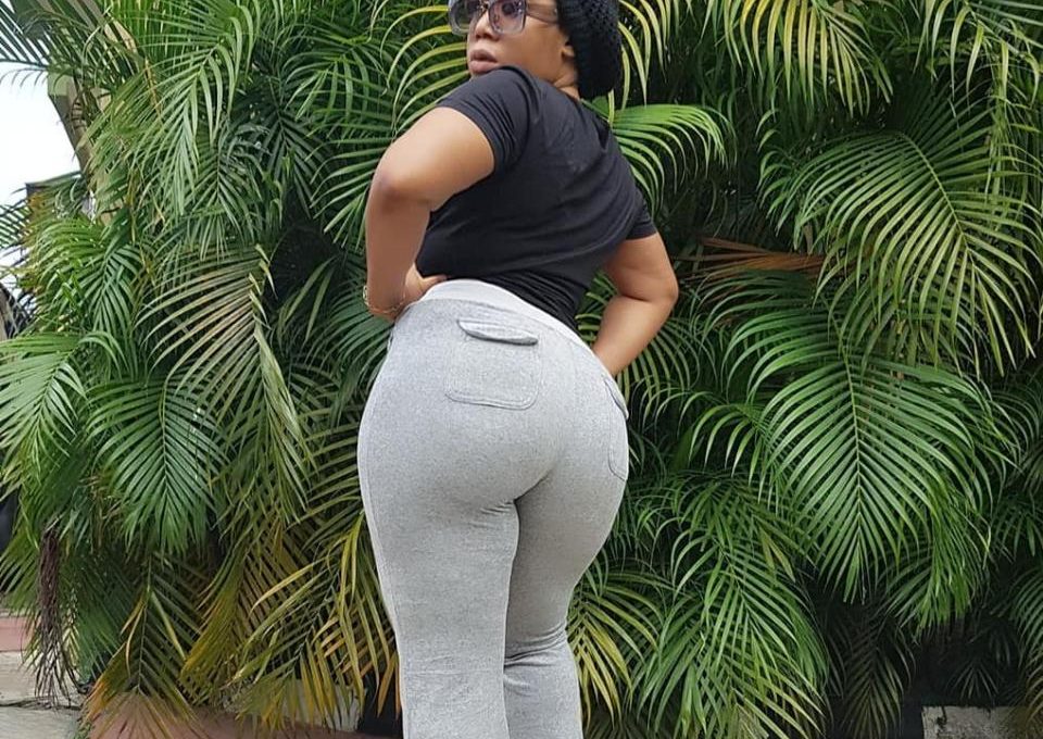Moyo Lawal Shows Off Her Massive Booty