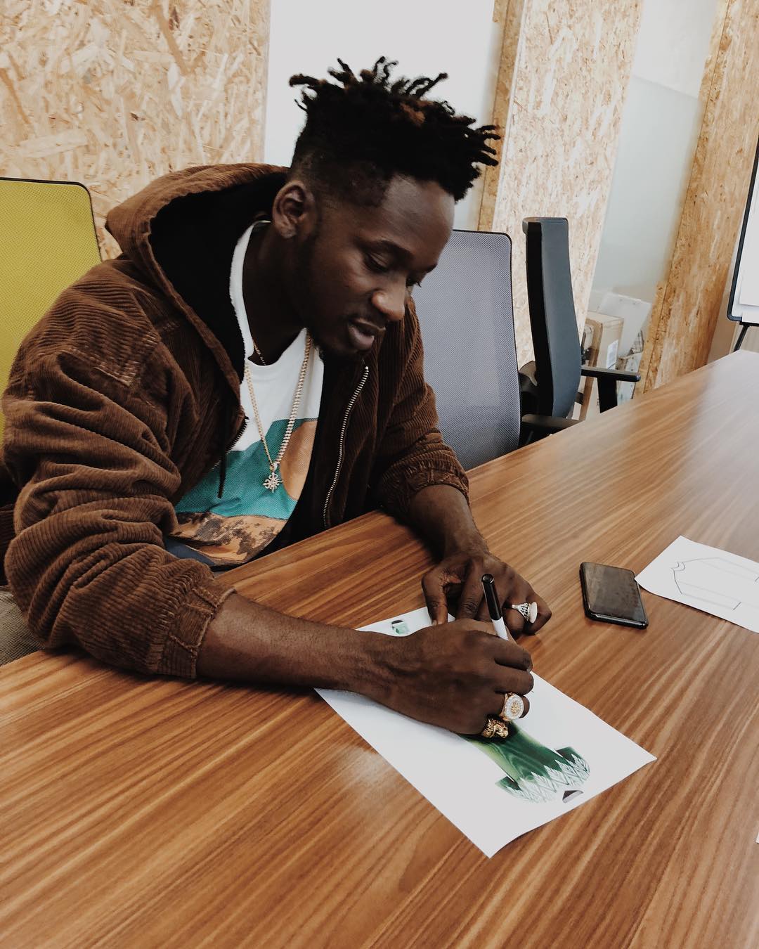 Mr Eazi Designs Kanu Nwankwo’s New kit For Kanu Cup (2)