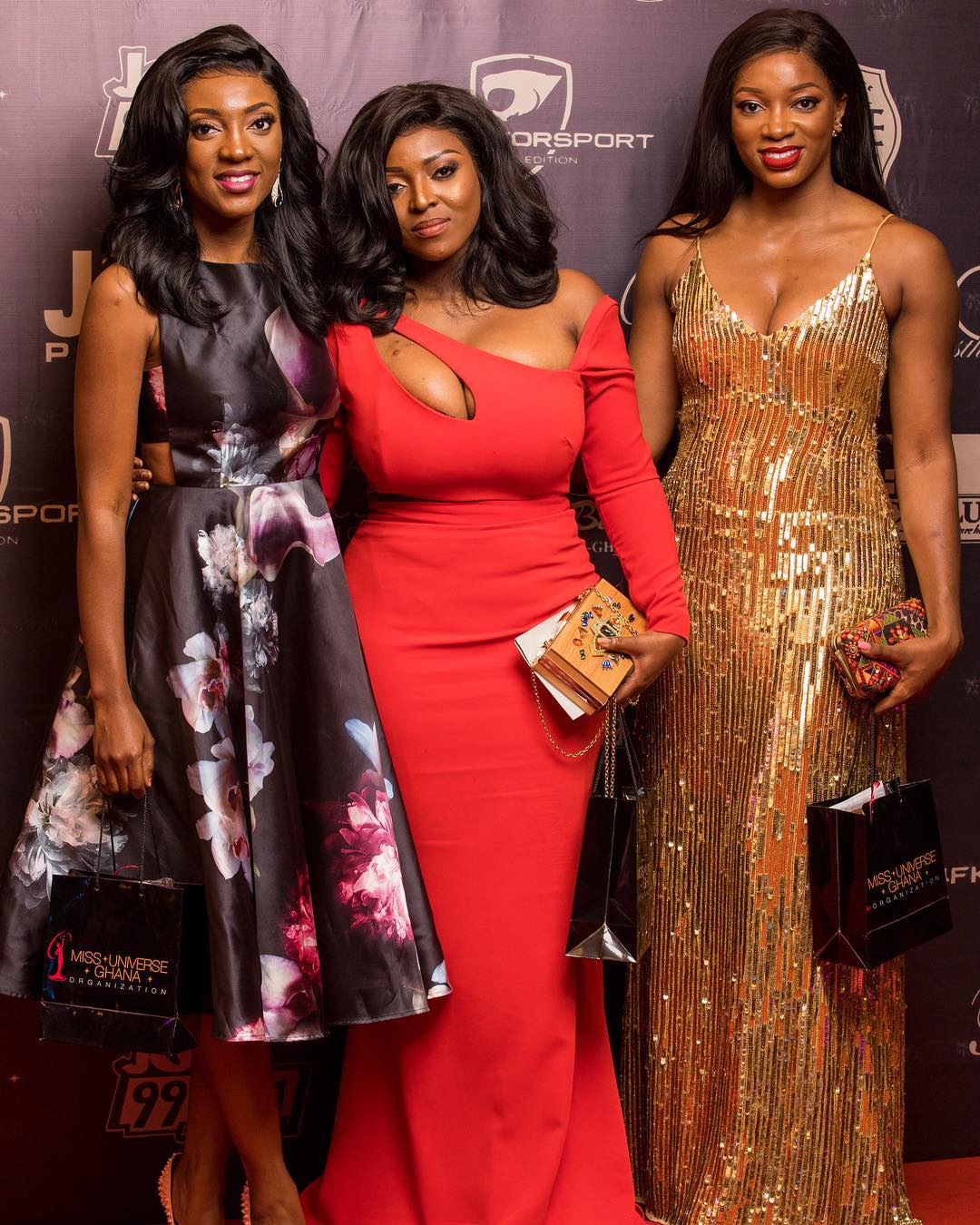 Yvonne Okoro With Sisters At 2018 Miss Universe Ghana (2)