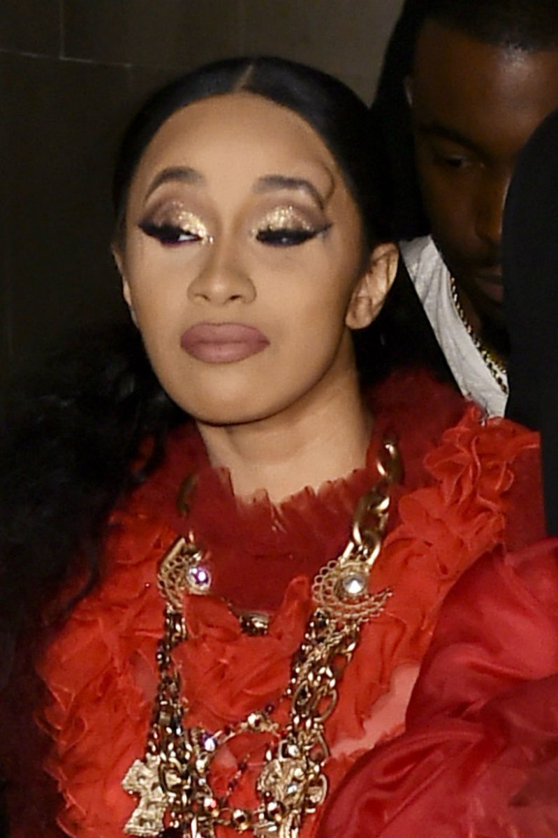 Cardi B Attacks Nicki Minaj With Her Shoe (2)