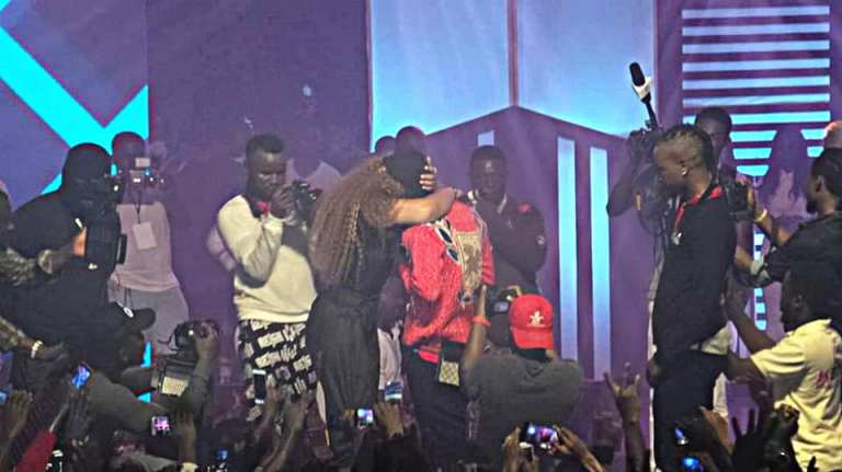 Shatta Wale Proposes Marriage To Michy (2)