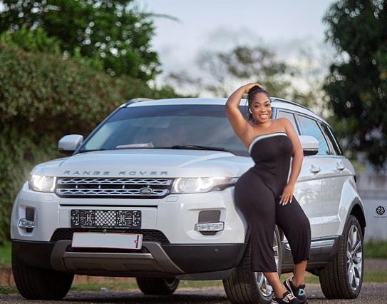 Moesha Boduong Range Rover Evoque