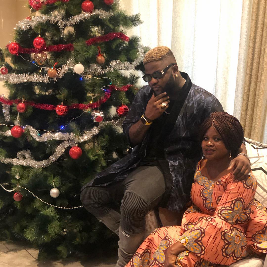 Skales And His Mother Dishing Out Christmas Goals (2)