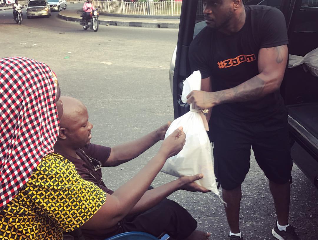 Peter Okoye Hits The Streets With Surprise Package For The Needy (4)