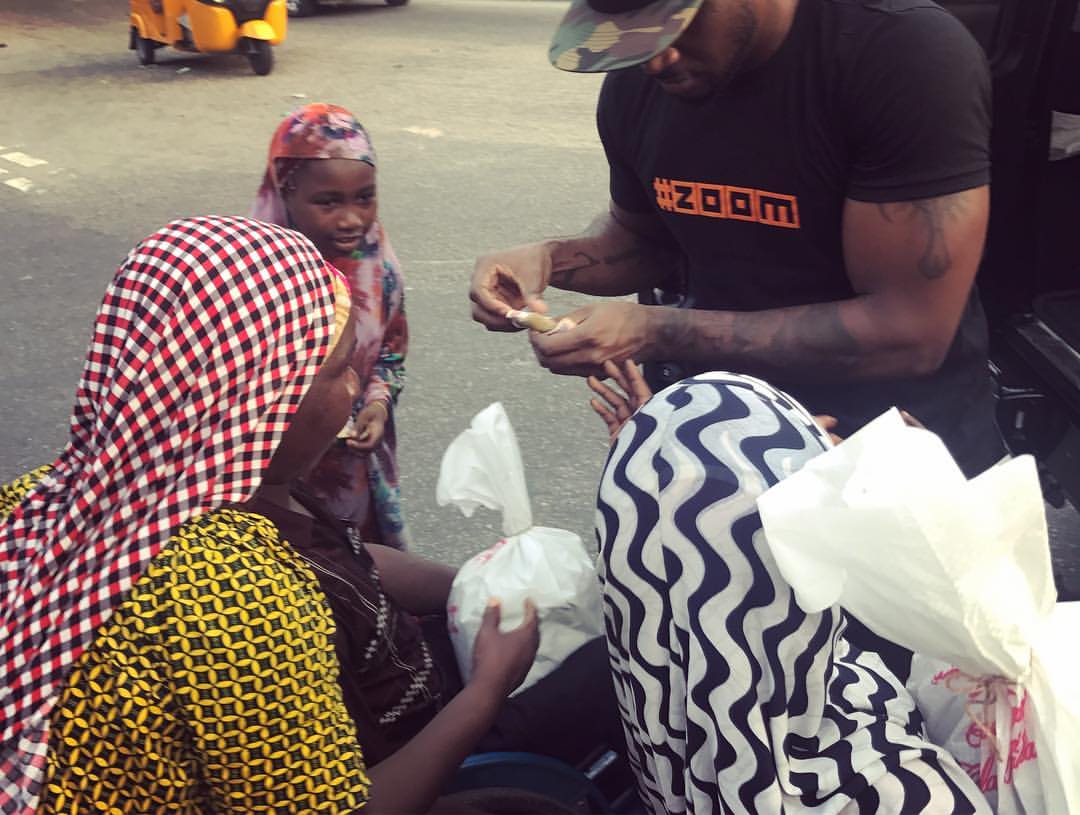 Peter Okoye Hits The Streets With Surprise Package For The Needy (5)