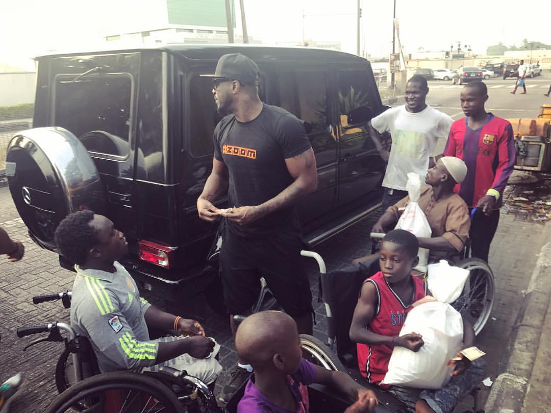 Peter Okoye Hits The Streets With Surprise Package For The Needy (3)
