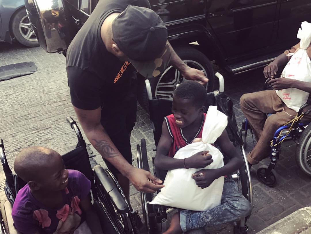 Peter Okoye Hits The Streets With Surprise Package For The Needy (6)