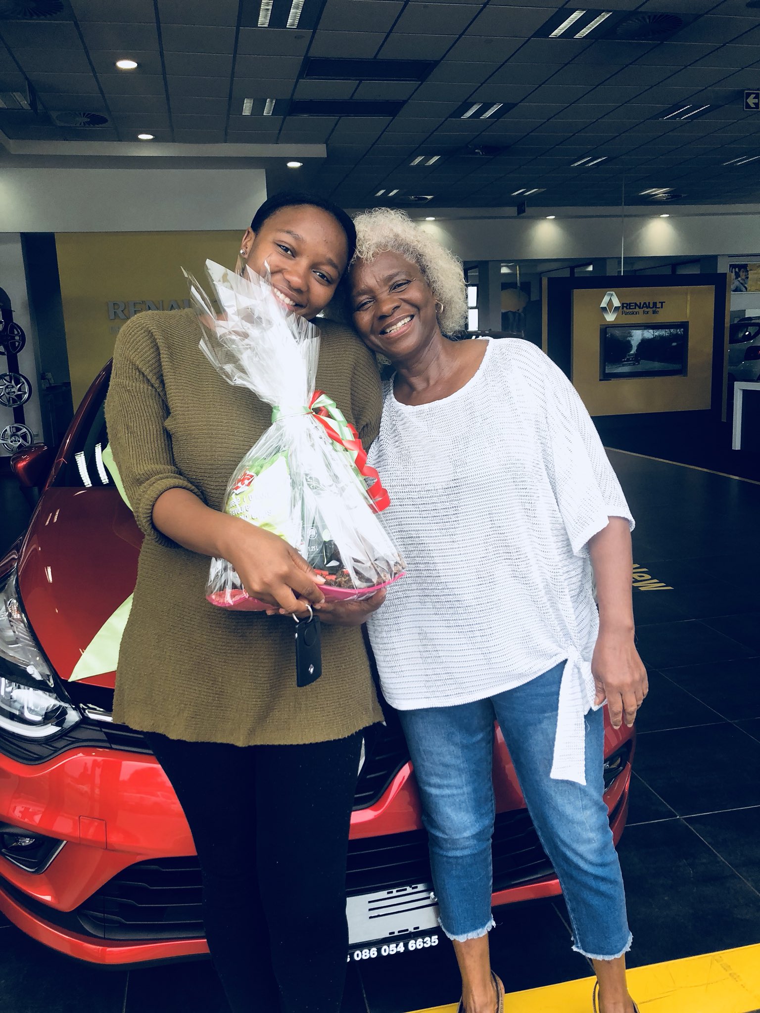 South African Lady Gets Surprise Car Gift From Her Mother For Being A Good Daughter (2)
