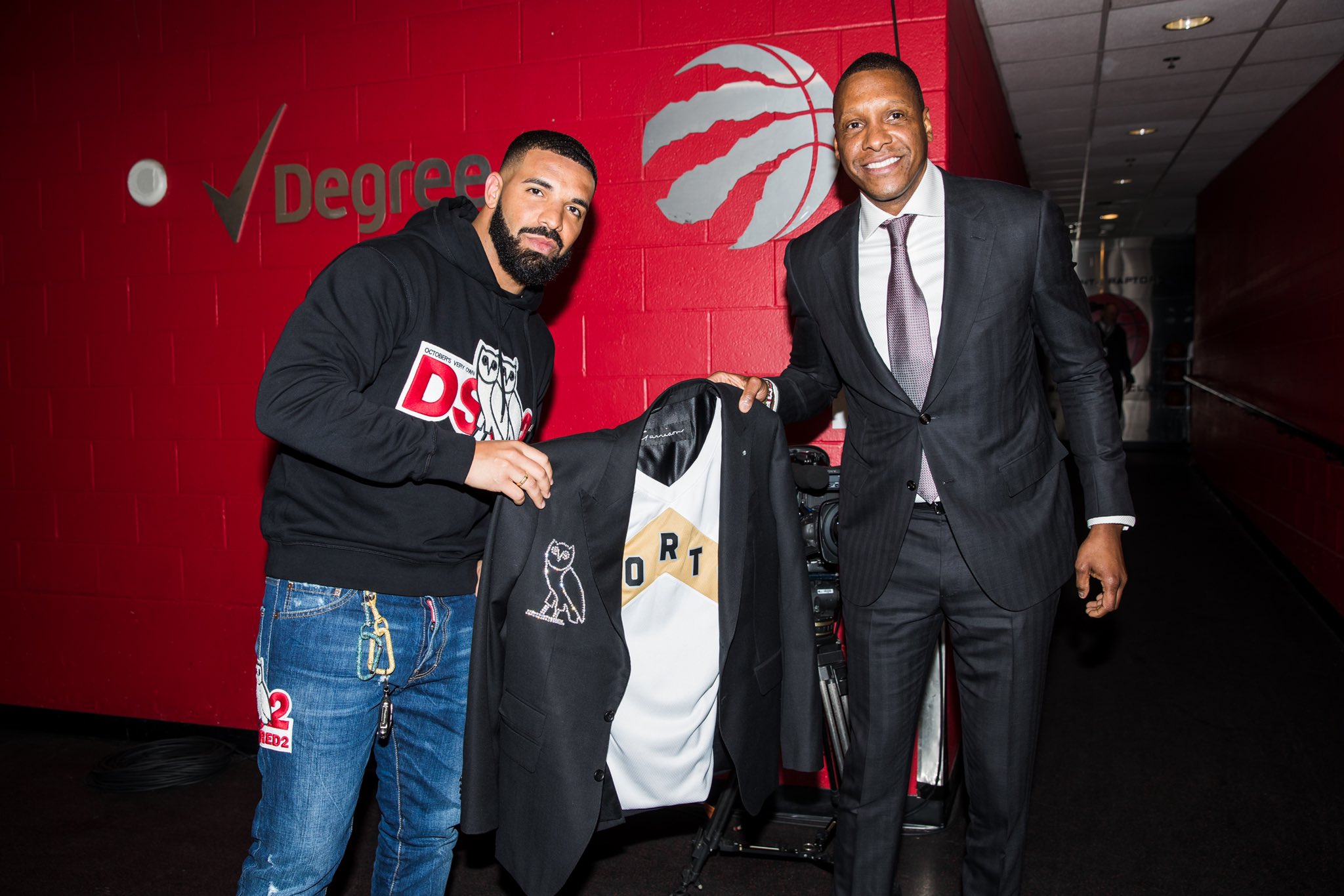 Drake Custom-Made $769K Luxury OVO Coat From Toronto Raptors (4)