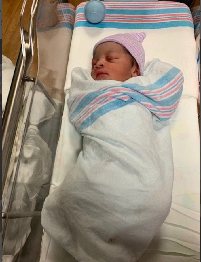 Virginia Father Helps Wife Deliver Firstborn In Bathtub (3)