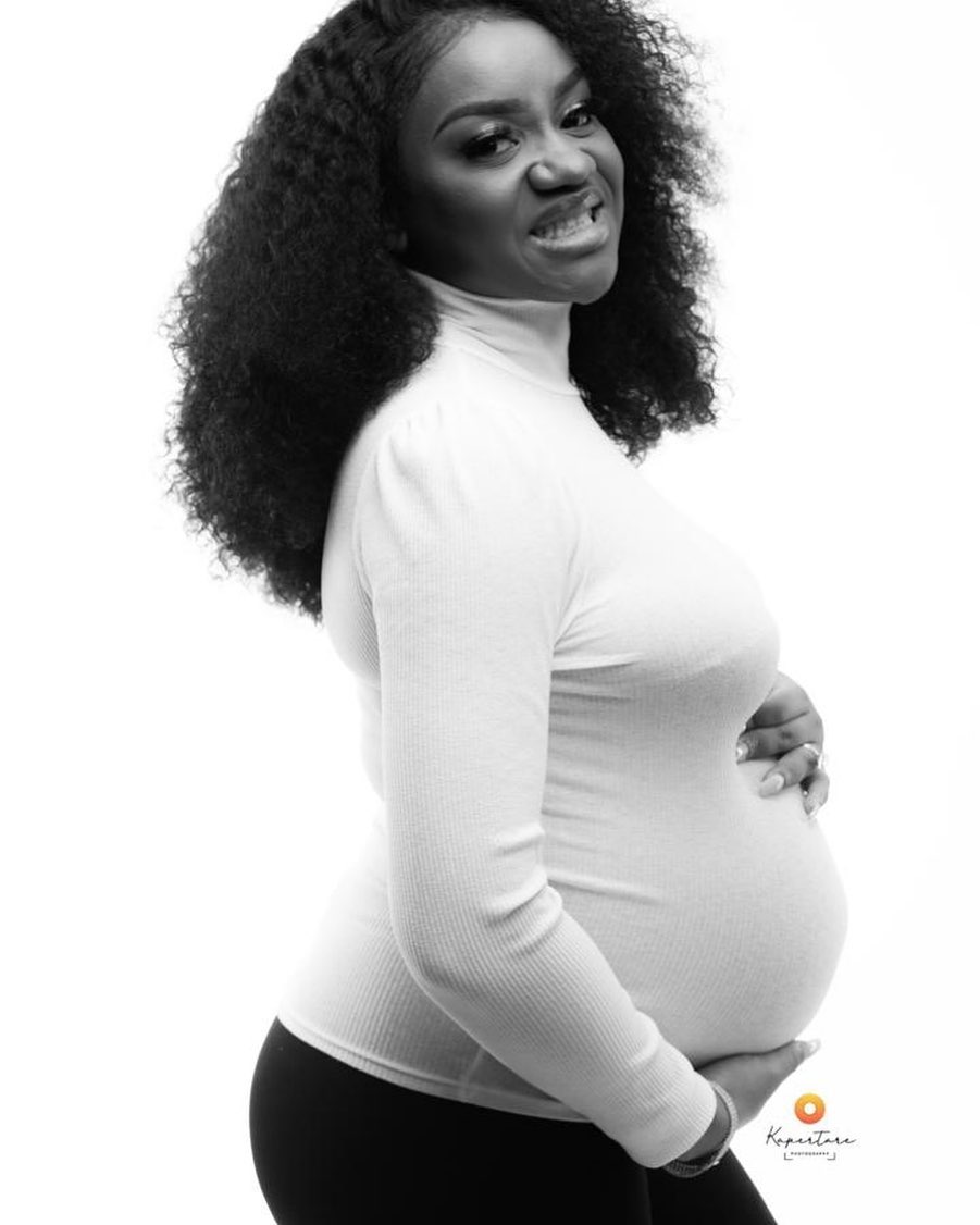 Chioma Baby Bump Photo (2)