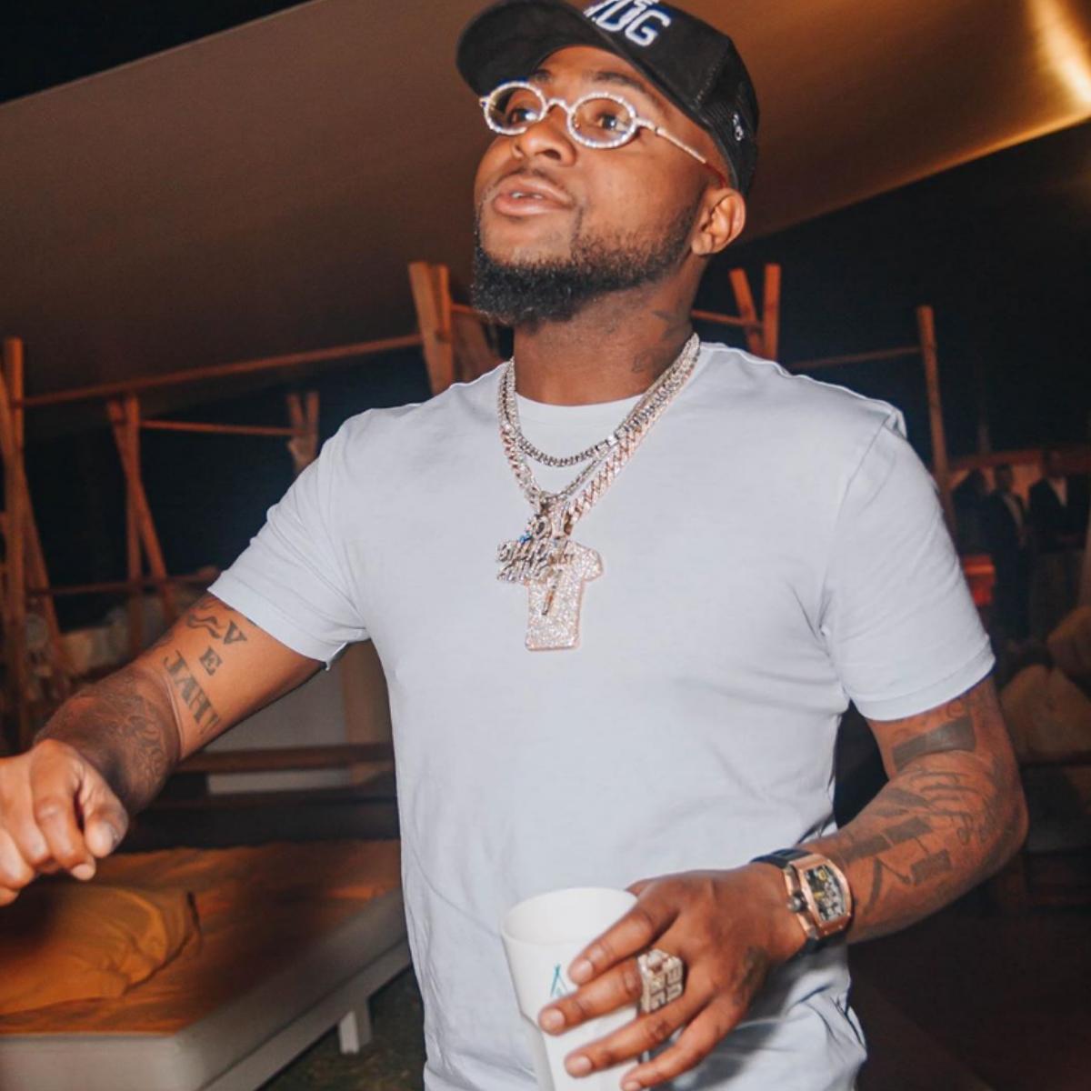 Davido Given Grand Reception By Hotel In Dubai