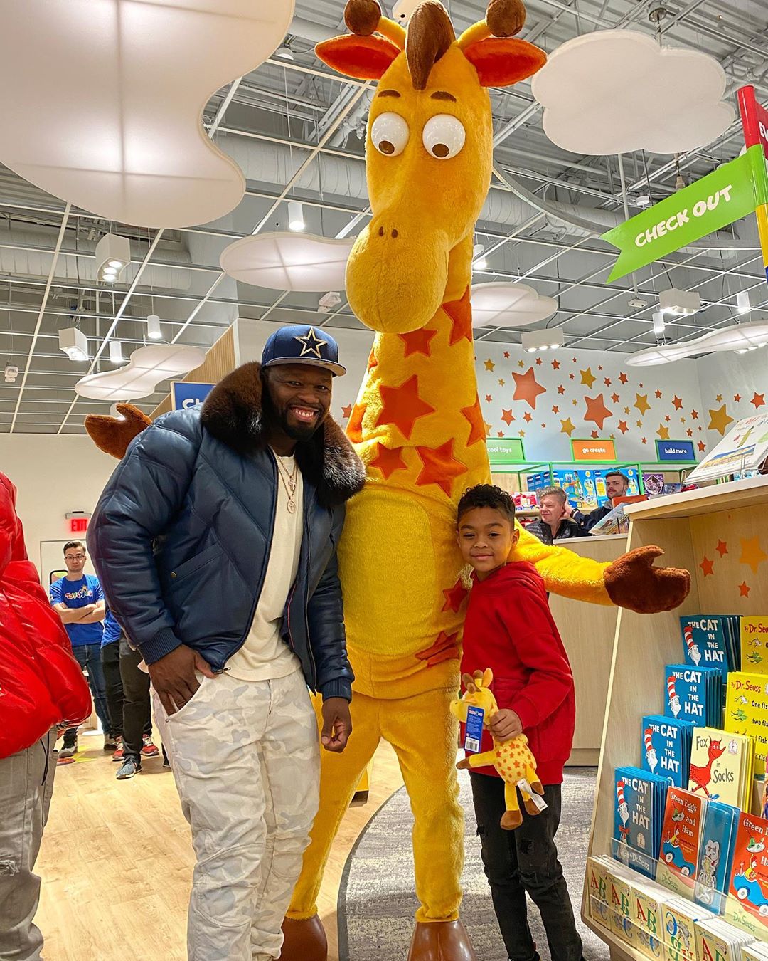 50 Cent Rents Toys 'R' Us For Son Sire (2)