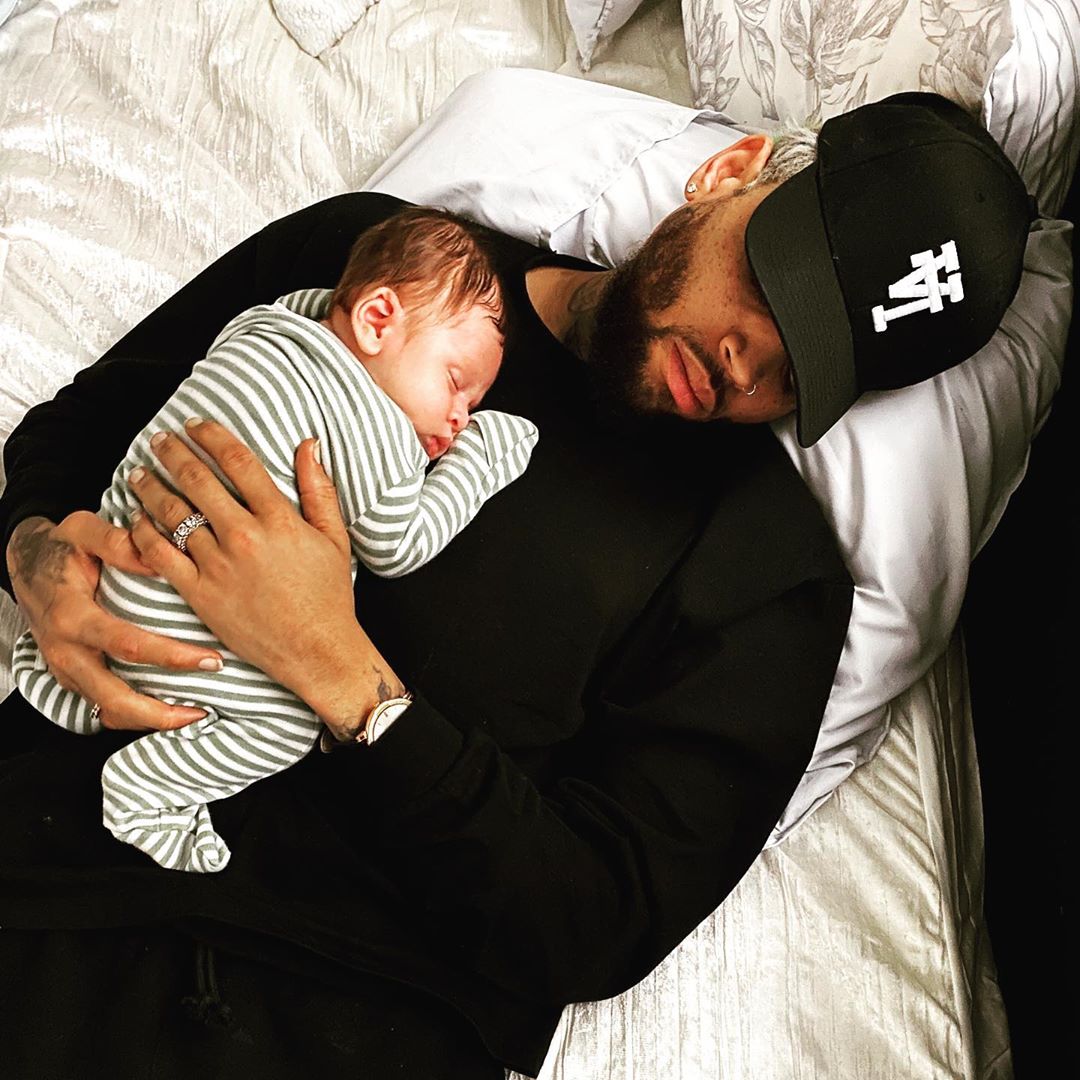 Chris Brown’s Newborn Son Sleeps On His Chest (2)