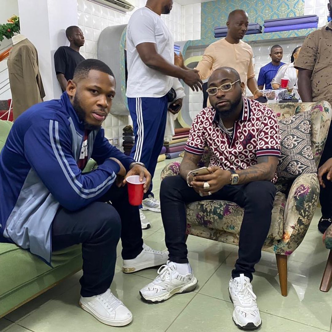 Frodd And Davido Pose Together Abuja Meet And Greet (2)