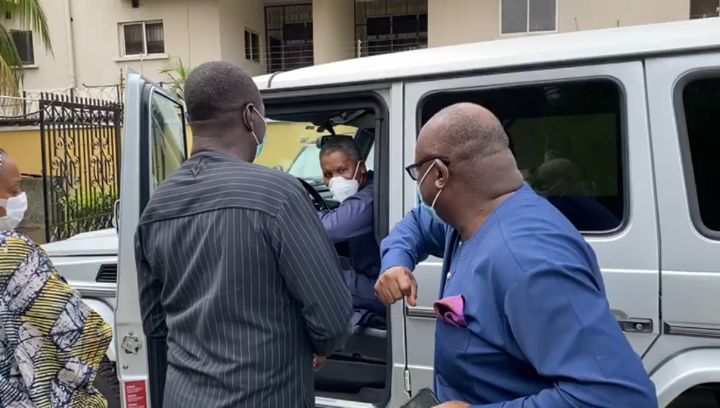 Aliko Dangote Drives His G Wagon Condolence Visit Ituah Ighodalo Ibidun (2)