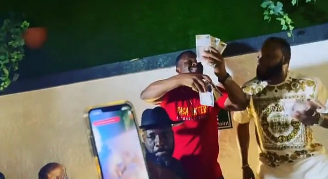 Zubby Michael Spraying Kcee With Money (2)