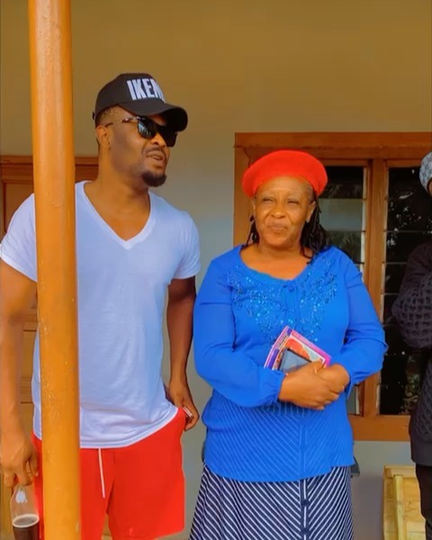 Zubby Michael And Patience Ozokwo Hang Out (2)