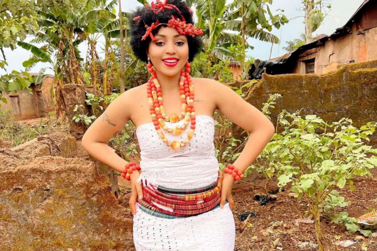 Regina Daniels Foreign Princess In Full Traditional Regalia - Amebo Book